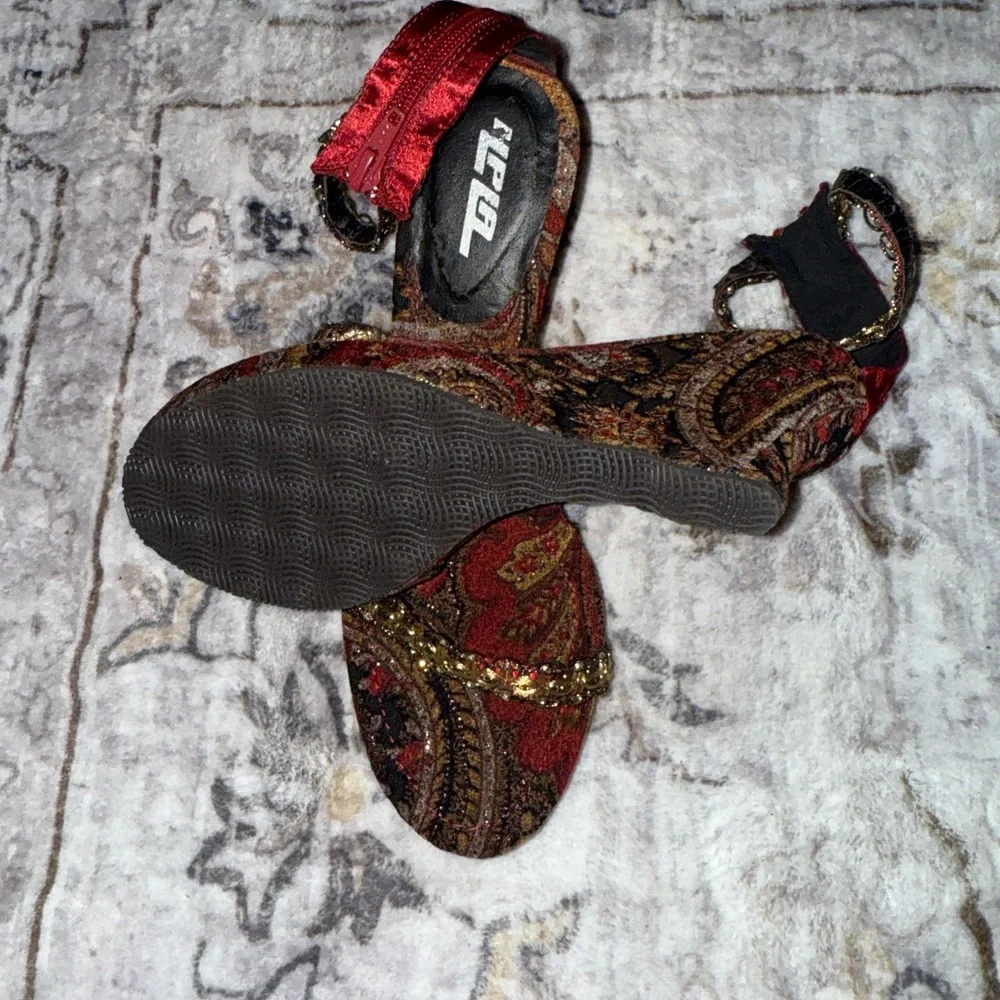 HPLA Women's Red Paisley Sandals - Picture 4 of 6